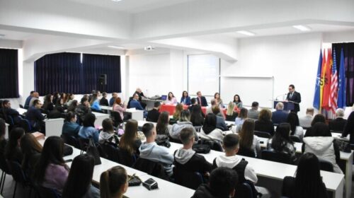 Në Universitetin e Tetovës u organizua panel diskutimi për gratë në biznes