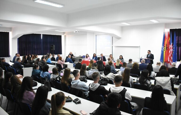 Në Universitetin e Tetovës u organizua panel diskutimi për gratë në biznes