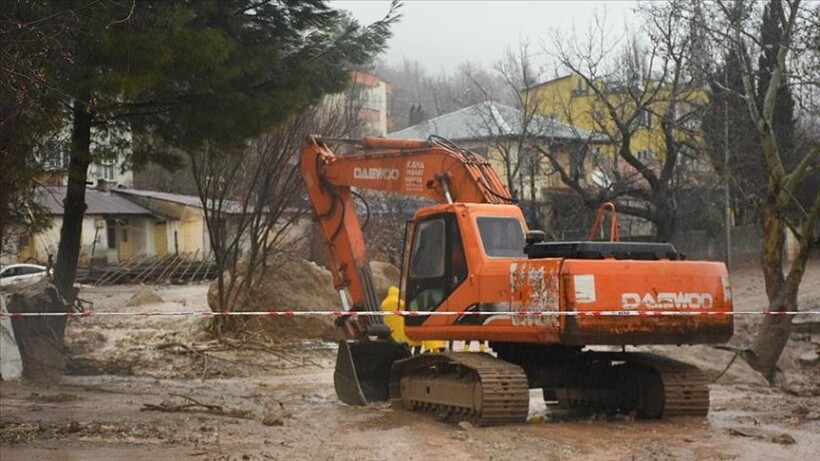 Türkiye, 12 të vdekur dhe disa të zhdukur nga përmbytjet në disa qytete