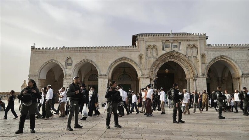 Kolonët hebrenj të ekstremit të djathtë bastisin Xhaminë Al-Aksa