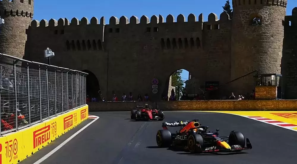 Sergio Perez fiton garën sprint në Baku, Leclerc lufton dhe lë pas Verstappen