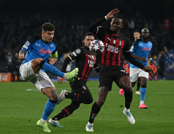 Napoli kujtohet vonë, Milan dhe Real kalojnë në gjysmëfinale