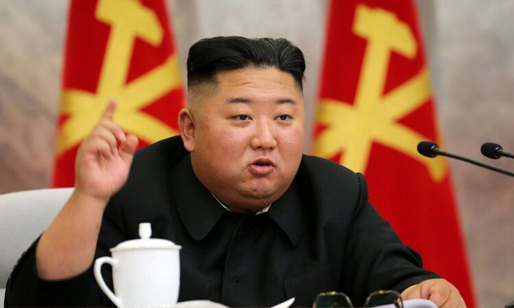 Lideri i Koresë së Veriut zotohet se do ta zgjerojë arsenalin bërthamor