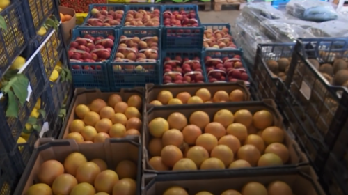 (VIDEO) Në tregun me shumicë janë konfiskuar mbi 15 ton fruta dhe perime