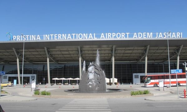Përleshje në aeroportin e Prishtinës, shtatë persona të arrestuar