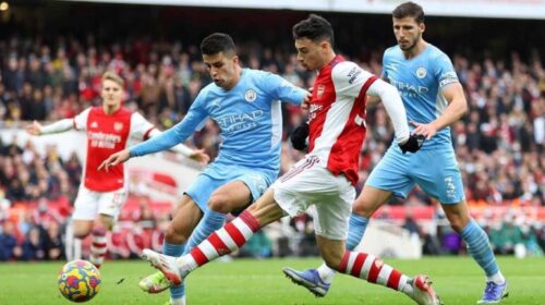 Sfida e sezonit, Manchester City pret Arsenalin dhe Premier League “mban frymën”