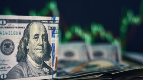 ‘Bota në fokus’ – De-dollarizimi, një rebelim kundër “King Dollar” po shpërthen