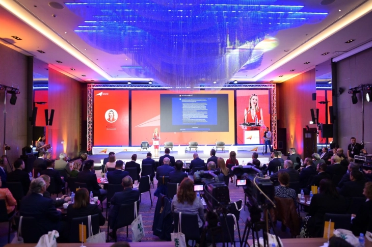 Përfundoi Samiti i 12-të Maqedonia 2025, Pendarovski bëri thirrje për bashkëpunim dhe partneritet për prosperitet