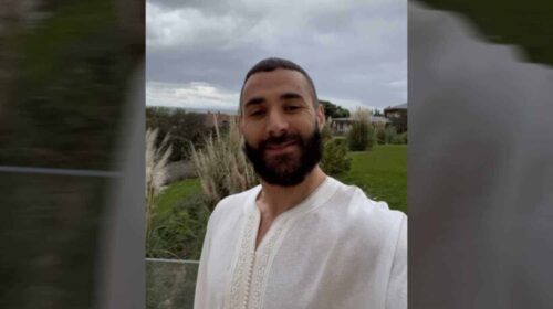 Benzema publikon foto duke falë namazin