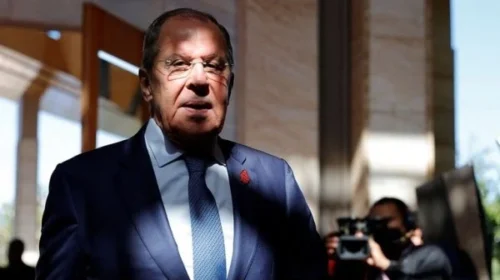 Lavrov kryeson mbledhjen e Këshillit të Sigurimit të OKB-së, ndërsa tensionet Rusi-SHBA rriten