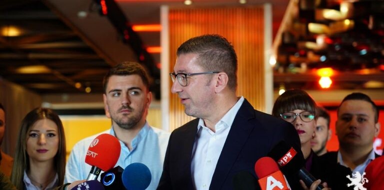 Mickoski: Presion ka, por nuk do të ketë ndryshime kushtetuese