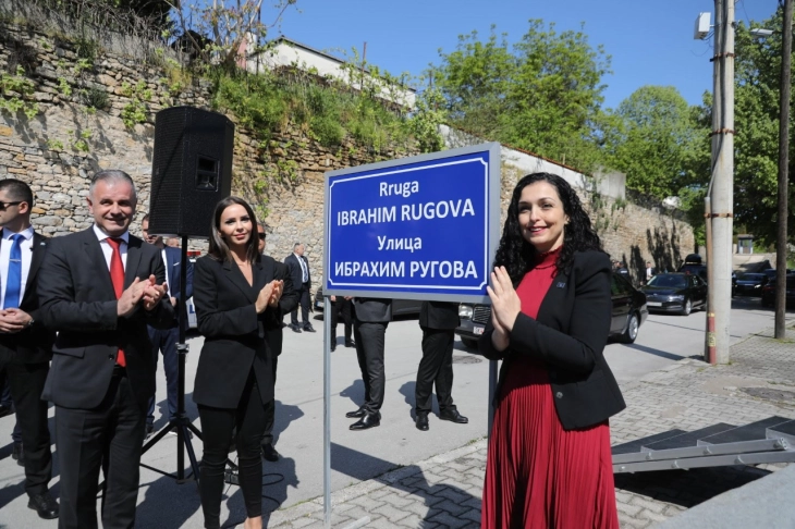 (VIDEO) Kryetarja e Kosovës përuron rrugën “Ibrahim Rugova” në Shkup