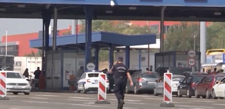 (VIDEO) Policia vret një migrant, tentoi të arratisej