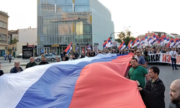 E djathta në Serbi proteston kundër marrëveshjes së Ohrit, kërkon dorëheqjen e zyrtarëve të lartë