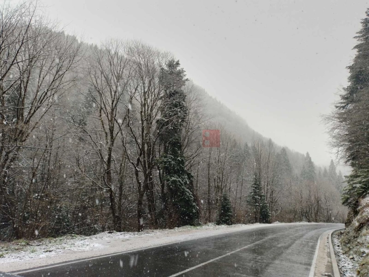 Shembje të shpeshta në rrugët e Dibrës, në Mavrovë bie borë