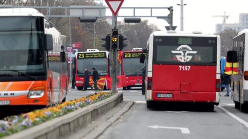 (VIDEO) Transportuesit privat u rikthyen me 105 autobusë