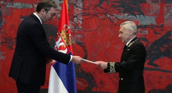Vuçiq i qahet ambasadorit rus