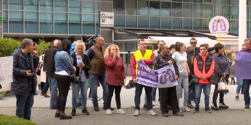 (VIDEO) Protestuan pacientët me fibrozë cistike, kërkojnë ilaçe për të gjithë të sëmurët