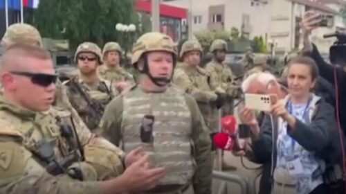 Ushtari amerikan, ish-kryetarit të Leposaviqit: Nuk jam këtu për negociata (VIDEO)