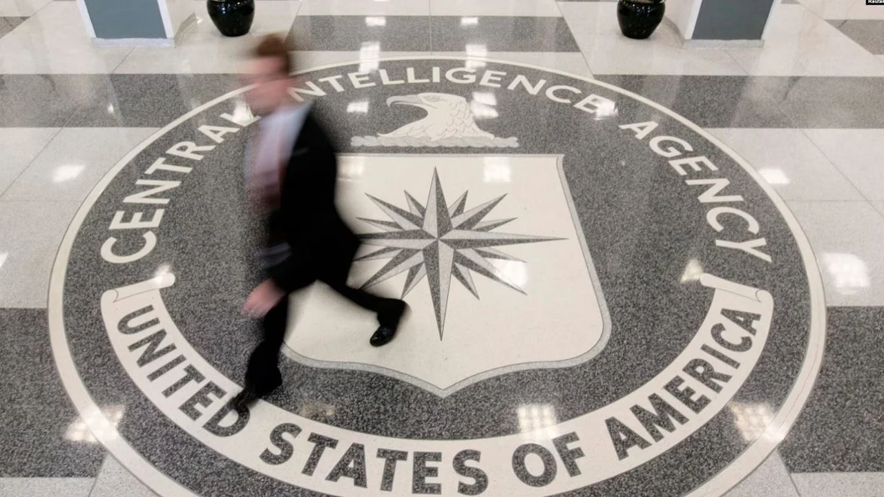CIA u kërkon rusëve ta spiunojnë vendin e tyre