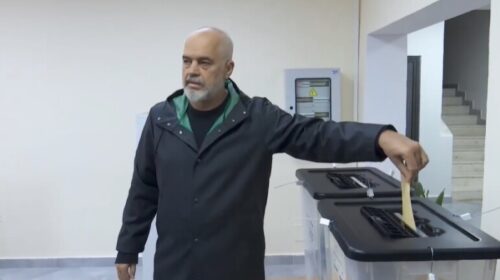 Voton Edi Rama: Uroj që situata e krijuar nga KQZ-ja të mos ketë dekurajuar votuesit