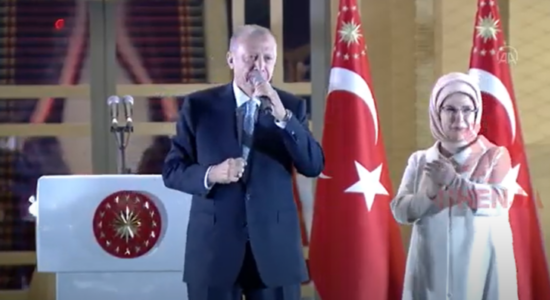 (VIDEO) Liderët urojnë Erdoganin, Shkupi festoi për fitoren