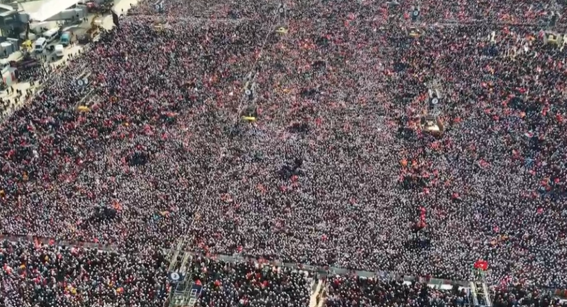 Erdogan “dridh” Stambollin, më shumë se 1.7 milionë njerëz në tubimin e tij (VIDEO)