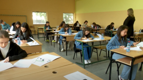 (VIDEO) Shkolla “Marija Kiri” organizoi garë për semi maturantët