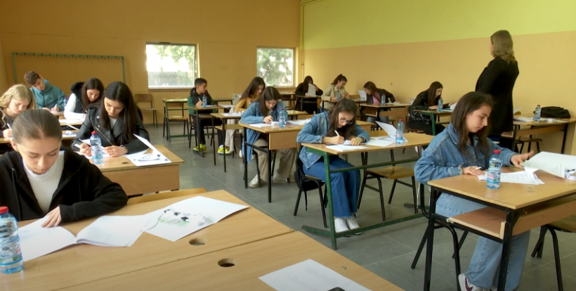 (VIDEO) Shkolla “Marija Kiri” organizoi garë për semi maturantët