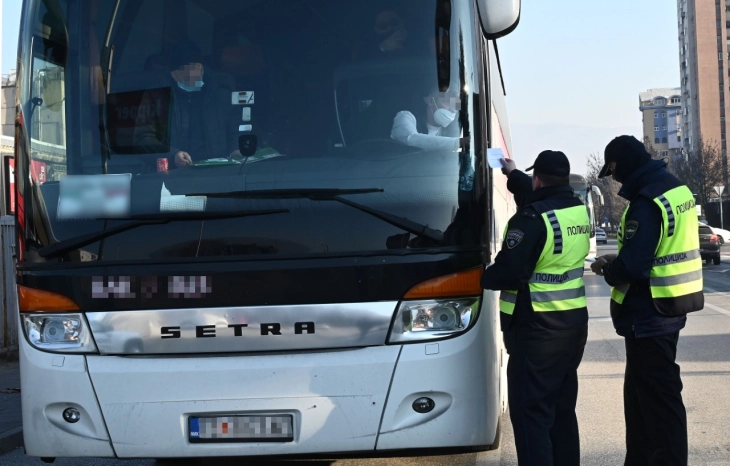Shqiptohen 31 sanksione për autobusë që kryejnë transport të nxënësve