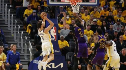 Clay Thomspon shënon 30 pikë, Warriors barazon serinë me Lakers (VIDEO)