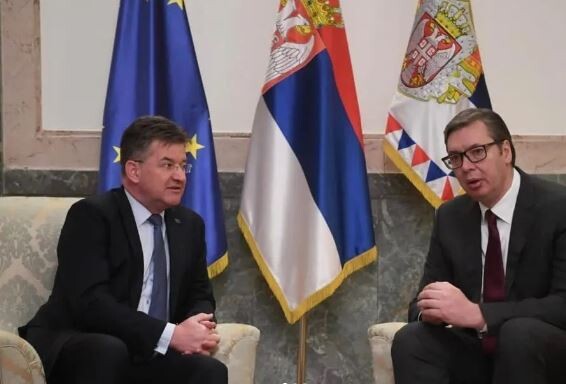 ‘Jam i shqetësuar për situatën në veri’, Vuçiqi tregon se çfarë i tha Lajçakut