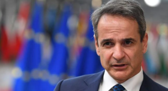 Mitsotakis: Pres që kryeministri i ri i RMV-së të deklarojë se do ta përdorë emrin kushtetues
