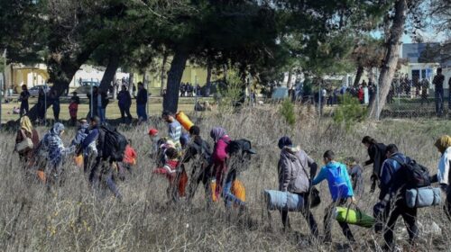 (VIDEO) Në Maqedoninë e Veriut ndodhen 13 migrantë, vetëm dy gra nuk kanë lëndime