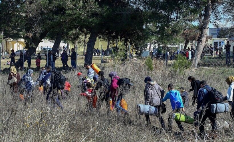 (VIDEO) Në Maqedoninë e Veriut ndodhen 13 migrantë, vetëm dy gra nuk kanë lëndime