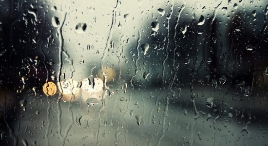 DPHM: Nesër priten reshje të shiut