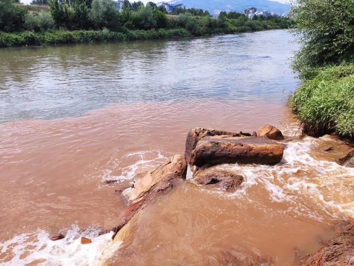 Reshjet e dendura kanë rritur nivelin e Vardarit në Jegunovc, në Shkup dhe në Veles