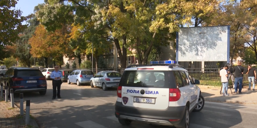 (VIDEO) Shkollat e Shkupit me siguri të lartë, alarmet për bomba shtuan sigurinë