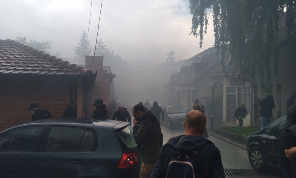 Situatë e tensionuar në veri, KFOR-i shton praninë e trupave të saj