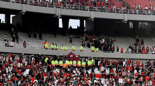 Tragjedi në Argjentinë, tifozi i River vdes në stadium, braktiset ndeshja