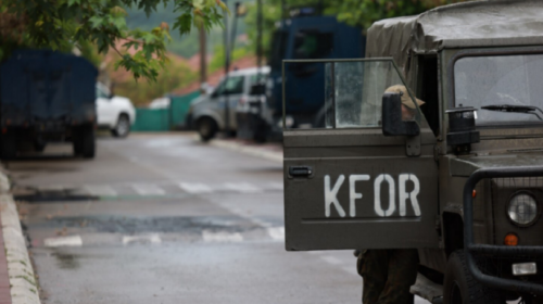 KFOR: Jemi në kontakt me serbët, Vuçiç: Policët e Kosovës ishin në tokën tonë