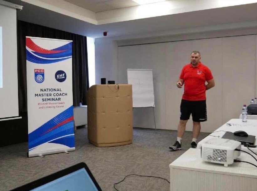 Maestro Basri Latifi pajiset me liçencën “Master Coach” për hendboll