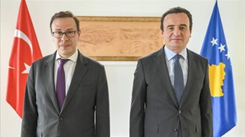 Kryeministri Kurti takoi ambasadorin e Turqisë në Kosovë, Angılı