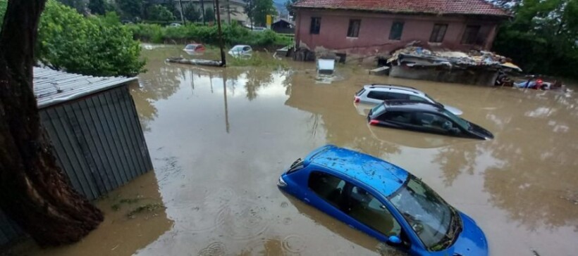 Dellçeva shndërohet në liqen pas stuhisë që goditi qytetin mbrëmë!