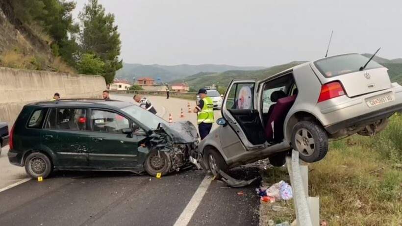 MPJ: Një fëmijë 8 vjeç nga Maqedonia ka ndërruar jetë në aksidentin në rrugën Elbasan-Peqin