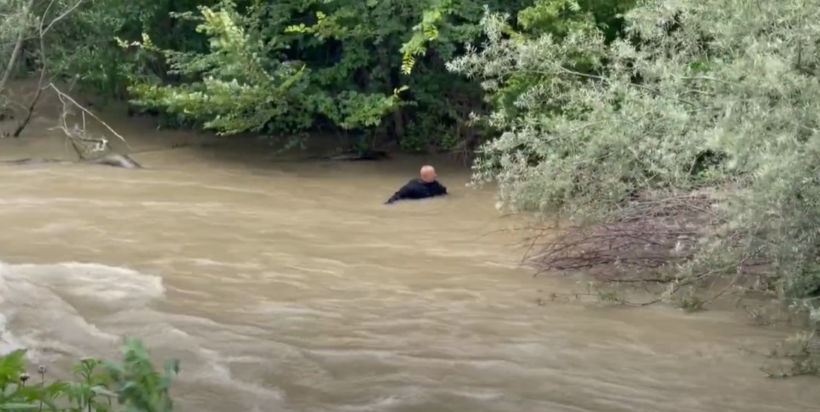 (VIDEO) Vazhdon kërkimi për tre personat e zhdukur në lumin Lepenc