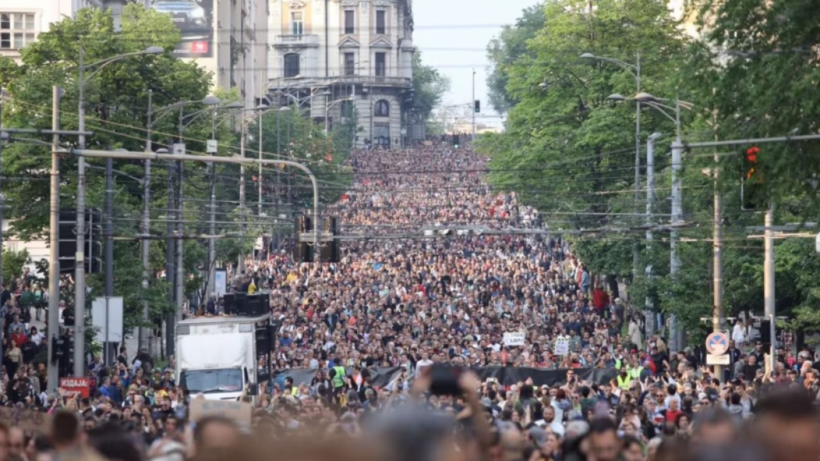 Protestat në Beograd, analistja amerikane: Egoja e Vuçiqit s’po mund ta pranojë që miliona serbë nuk mund ta durojnë atë