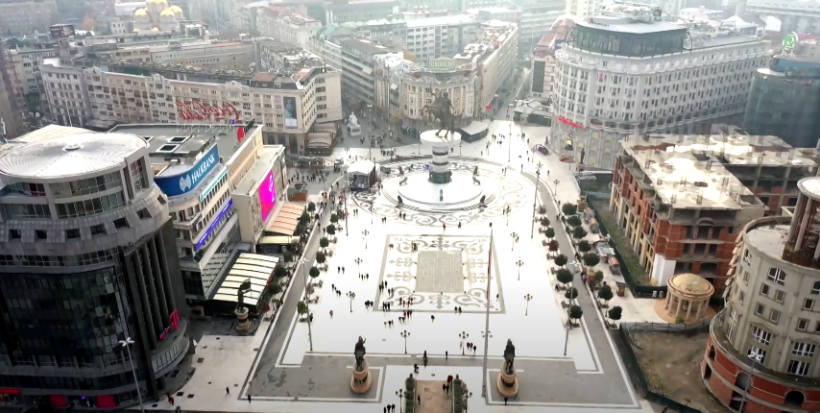 (VIDEO) Monumentet e Shkupit 2014, si laheshin paratë mes qeverisë së Gruevskit dhe juristëve italianë