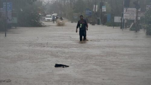 Përmbytje në Indi, zhvendosen mbi 100 mijë njerëz