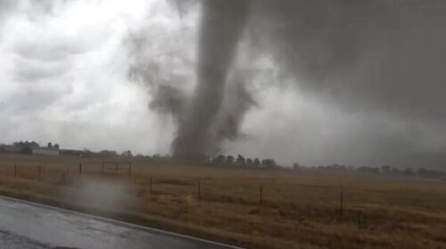 Tornadot vrasin tre persona dhe shkaktojnë dëme të mëdha në Teksas